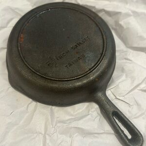 Vintage Cast Iron 6 1/2 Skillet Made In Taiwan Logo Mark 1